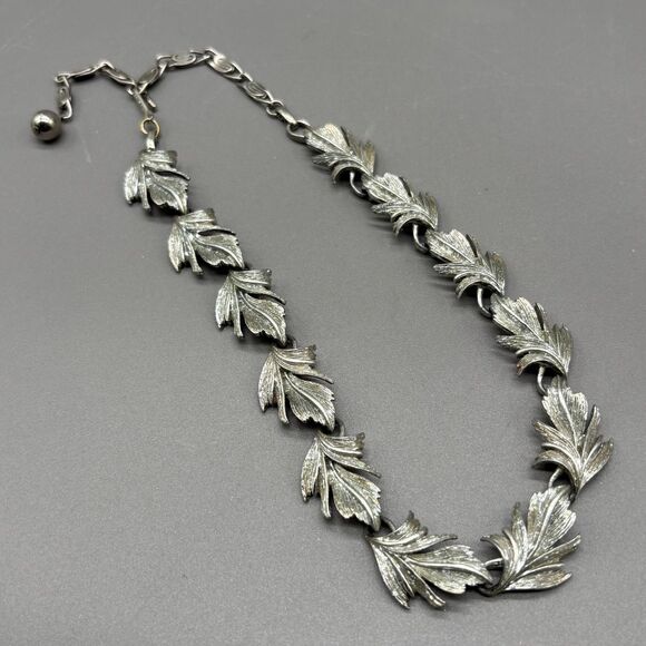 Vintage Lisner Silvertone Leaf Necklace Mid Century Modern Brushed Choker 17” - Picture 3 of 11